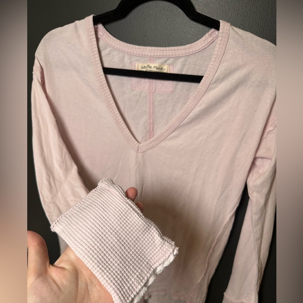 Free People | We The Free | Soft Pink V-Neck Long Sleeve Top | XS | NWOT - Picture 2 of 6